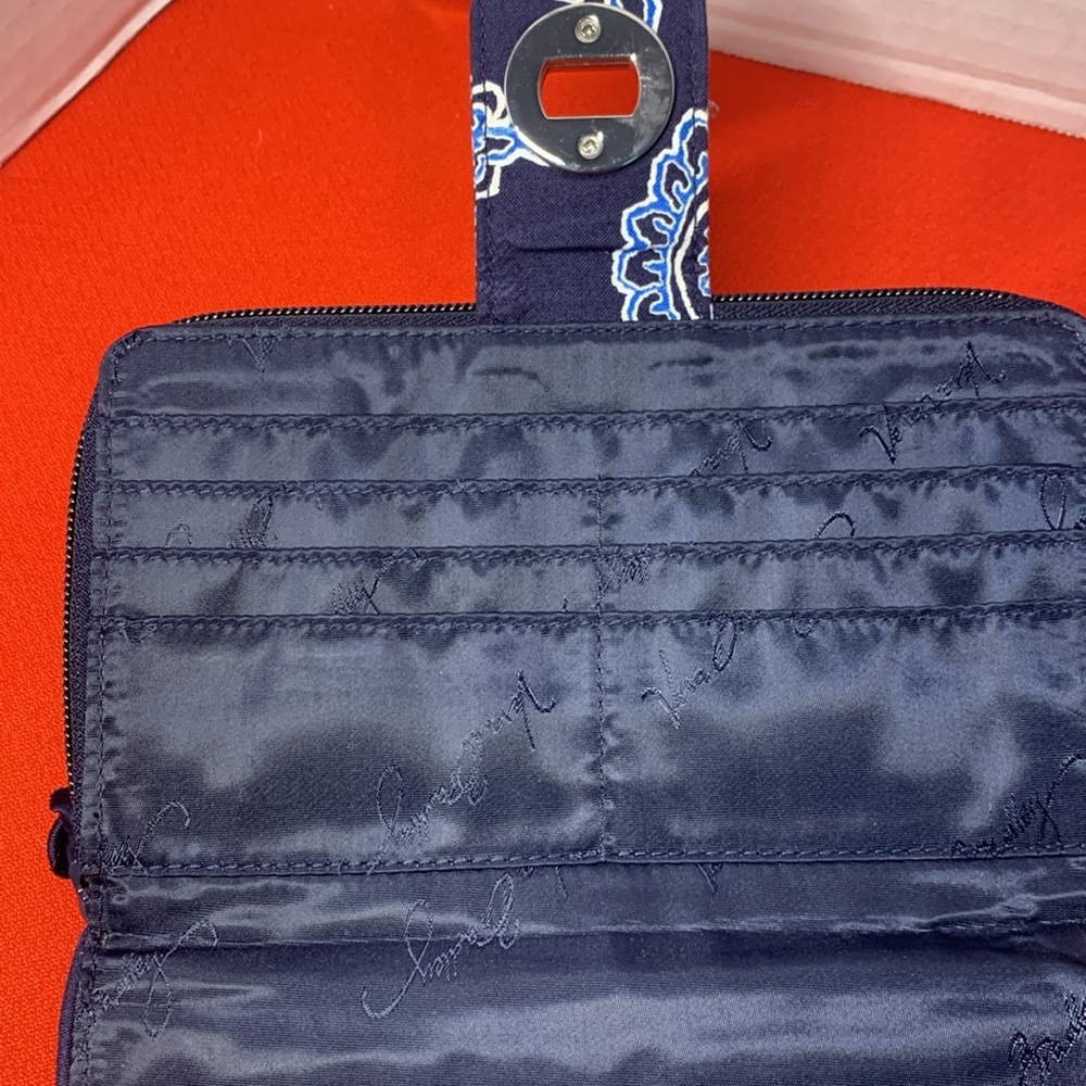 NWOT Vera Bradley wallet blue and white Zip Around Turnlock Quilted - Picture 8 of 11